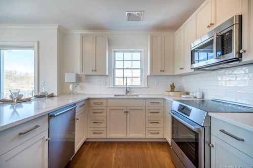 201 Main St, Westport, CT 06880-3204