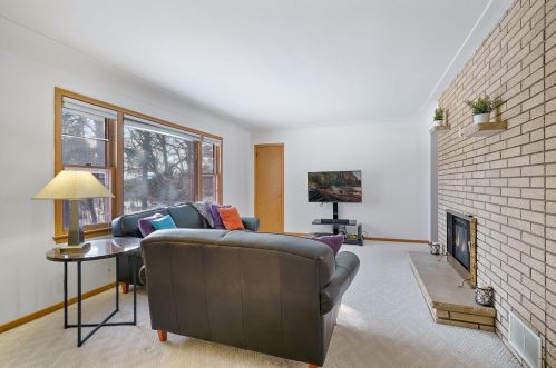 1065 Highview Dr, Saint Paul MN 55112-2417 exterior