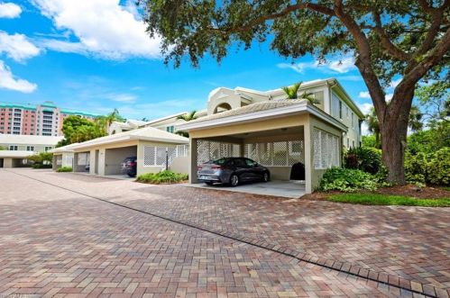 5897 Chanteclair Dr, Naples FL 34108-3115 exterior