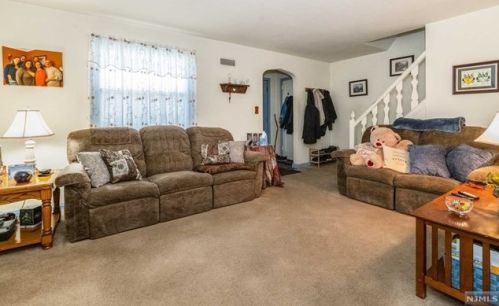 1 Elmer Pl, Teaneck, NJ 07666-3705