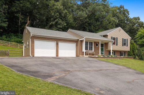 3332 Yorkshire Ct, Adamstown, MD 21710-9412