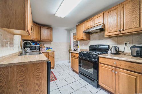 4028 Barnes Ave, Bronx NY 10466-4310 exterior