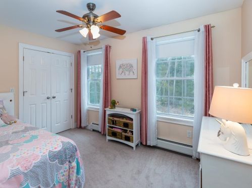 67 Ledge Rd, Seabrook NH 03874-4314 exterior