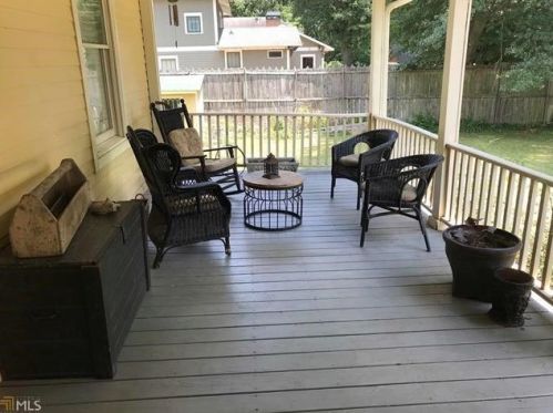 1528 Cambridge Ave, Atlanta GA 30337-2110 exterior