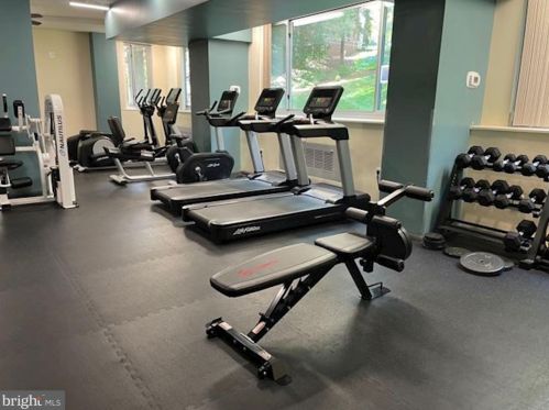 4200 Cathedral Ave, Washington DC  20016-4933 exterior