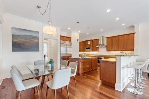 4142 Rockwell St, Chicago IL 60647-5218 exterior