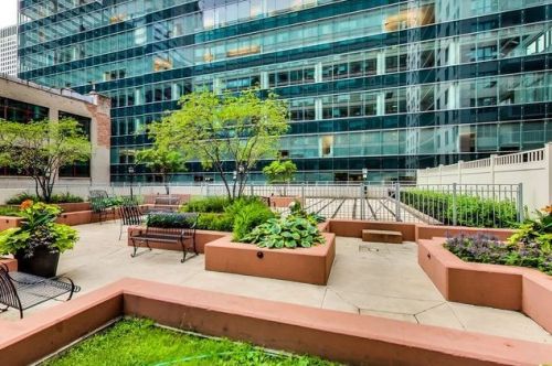 125 Jefferson St, Chicago IL 60661-3609 exterior