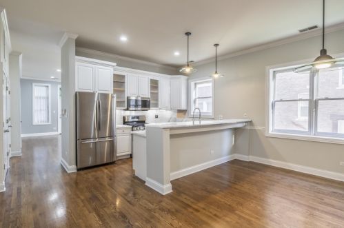 1615 Claremont Ave, Chicago IL 60647-5367 exterior