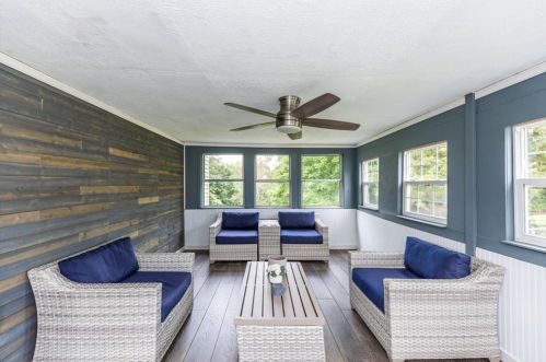 228 Grandview Ave, Woonsocket RI 02895-2752 exterior