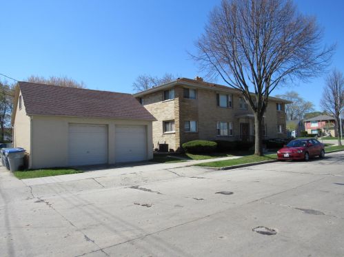 7527 Melvina St, Milwaukee, WI 53216-1949