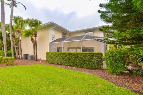 1546 Lawnwood Cir, Fort Pierce, FL 34950-4972