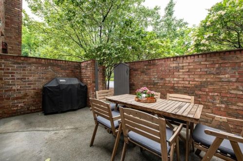 12 Market Sq Pl, Atlanta GA 30318-1428 exterior