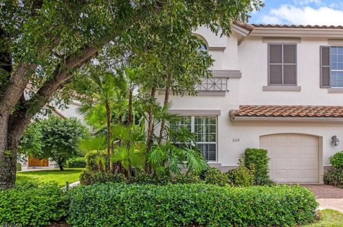 205 Colonade Cir, Naples, FL 34103-8706