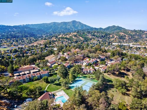 21 Emerson Dr, Mill Valley CA 94941-2212 exterior