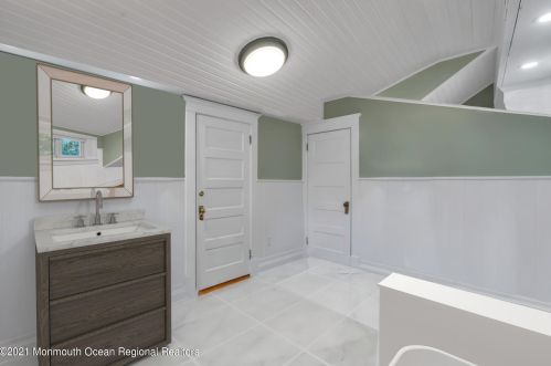 25 Memorial Pkwy, Atlantic Highlands NJ 07716-1655 exterior