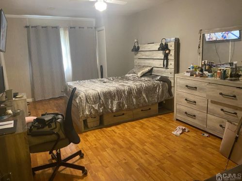 267 College Dr, Edison NJ  08817-5997 exterior