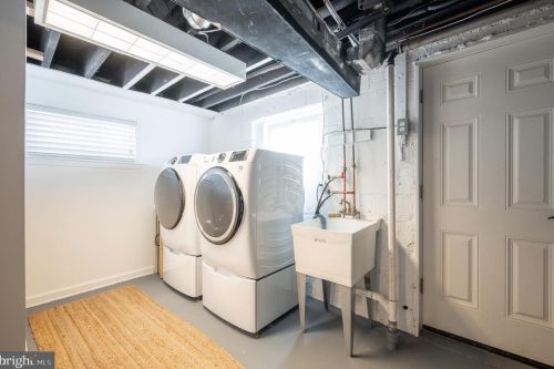 21 Clifford Ave, Alexandria VA  22305-2702 exterior