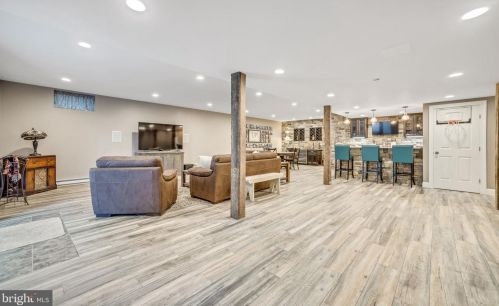 110 Pichelman Rd, Limerick PA 19468-2735 exterior