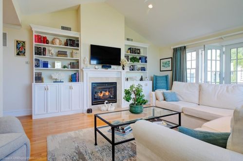 414 Corey Ln, Middletown RI 02842-5659 exterior