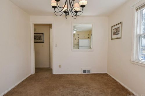 103 White St, Manchester CT 06042-3127 exterior