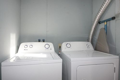 10 Bedford Ave, Worcester MA 01604-4739 exterior