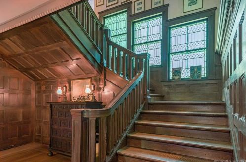 212 Main St, Ridgefield CT 06877-4922 exterior