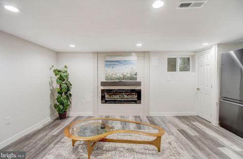 2911 17th St, Washington DC  20018-1825 exterior