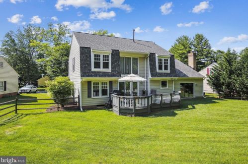 1006 Farm Haven Dr, Rockville MD 20852-4244 exterior