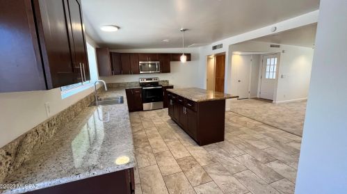 1252 Pelaar St, Tucson, AZ 85705-2560