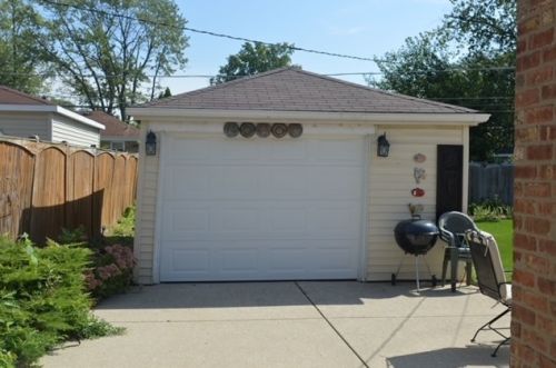 2525 13 Ave, Broadview IL 60155-4703 exterior