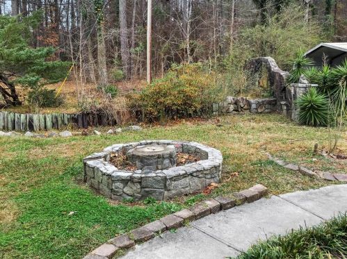 6514 Rockland Rd, Lithonia GA 30038-3438 exterior