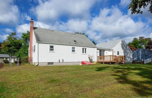 5 Litchfield Dr, Enfield CT 06082-5807 exterior