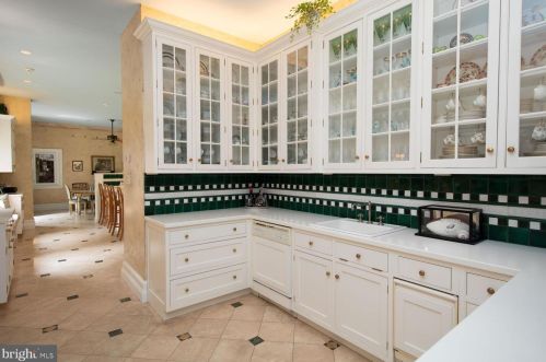 455 Chestnut Hill Ave, Philadelphia PA 19118-2712 exterior