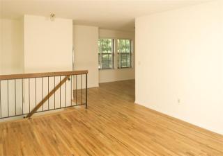 401 Peachtree Vlg, Hackettstown NJ  07840-4513 exterior