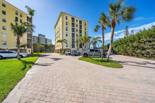 3483 Gulf Shore Blvd, Naples FL 34103-0610 exterior