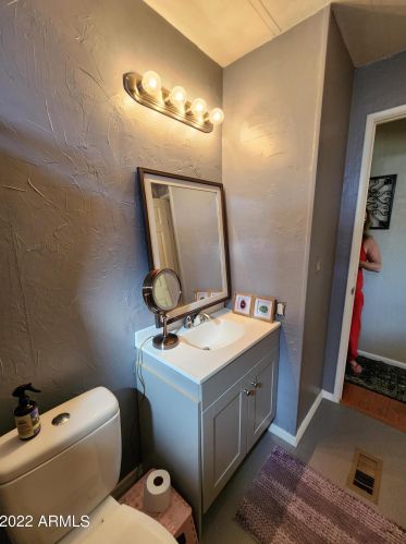 18214 2nd St, Phoenix AZ  85022-1006 exterior