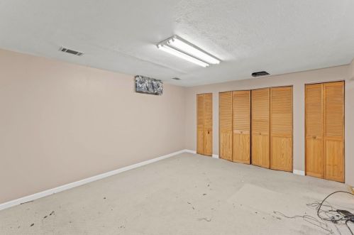 226 Pine Ct, Pittsburgh PA 15239-1953 exterior