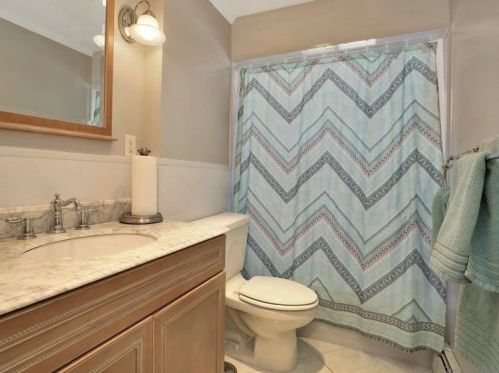 6 Arnold Ln, Commack NY 11725-3901 exterior