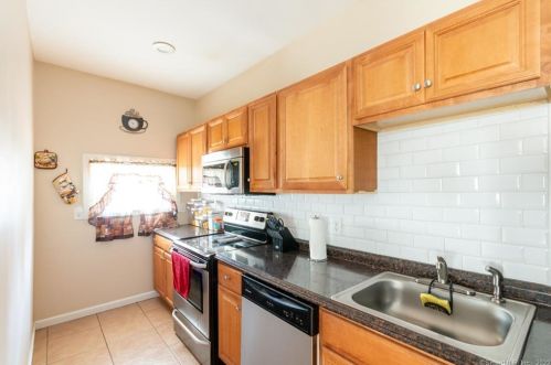 376 Chestnut St, New Britain CT 06051-2309 exterior