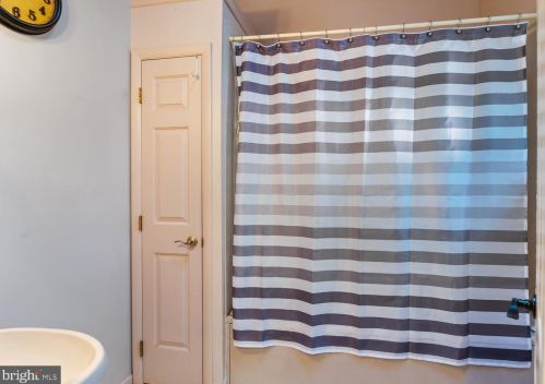 64 Route 156, Trenton NJ  08620-2708 exterior