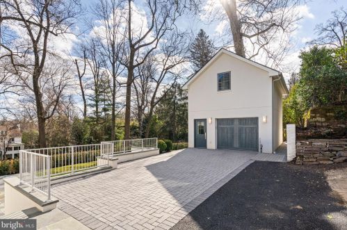 4526 Hawthorne St, Washington DC 20016-3570 exterior