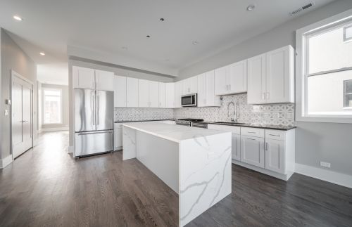 556 18th St, Chicago, IL 60616-4562