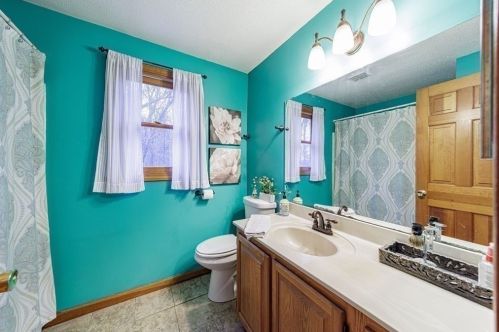 201 Winterset Dr, Springfield MA 01129-1850 exterior