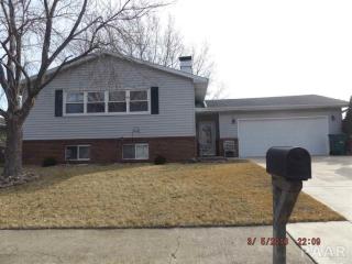 240 Maple Park Dr, Pekin, IL 61554-2528