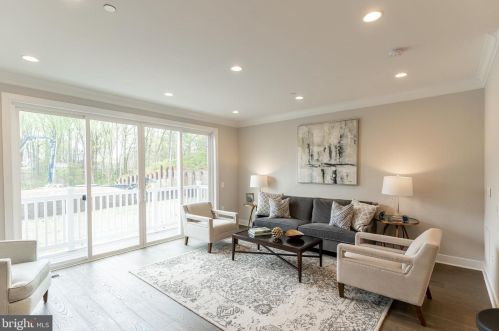 10294 Grosvenor Pl, Rockville MD 20852 exterior