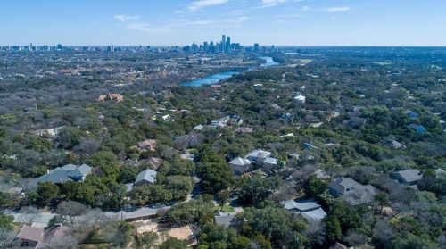 208 Ashworth Dr, Austin TX 78746 exterior