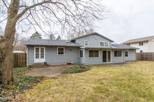 5231 Old Colony Rd, Kalamazoo MI 49008-3216 exterior