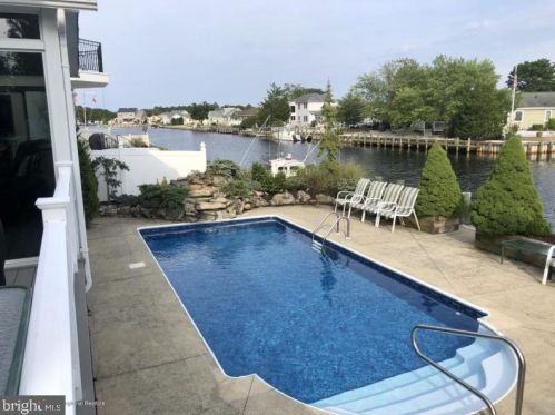 29 Hollywood Blvd, Lacey, NJ 08731-4812