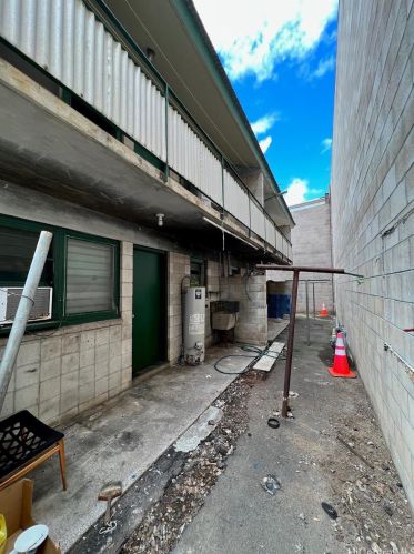 1722 Democrat St, Honolulu HI 96819-3123 exterior