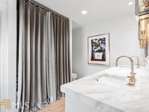 2312 Montview Dr, Atlanta GA 30305-4071 exterior